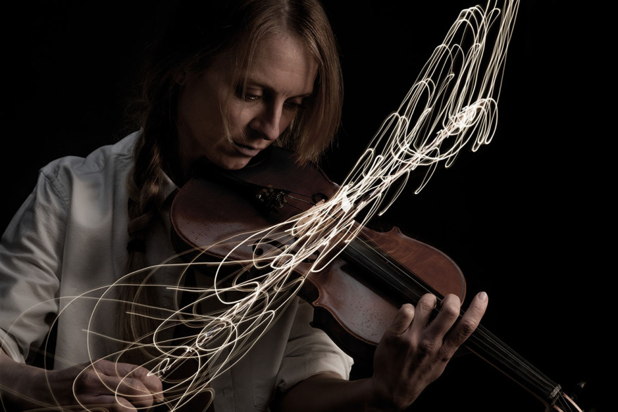Violinistin spielt ihr Lieblingsstück