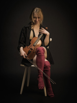 Musikerin mit Geige